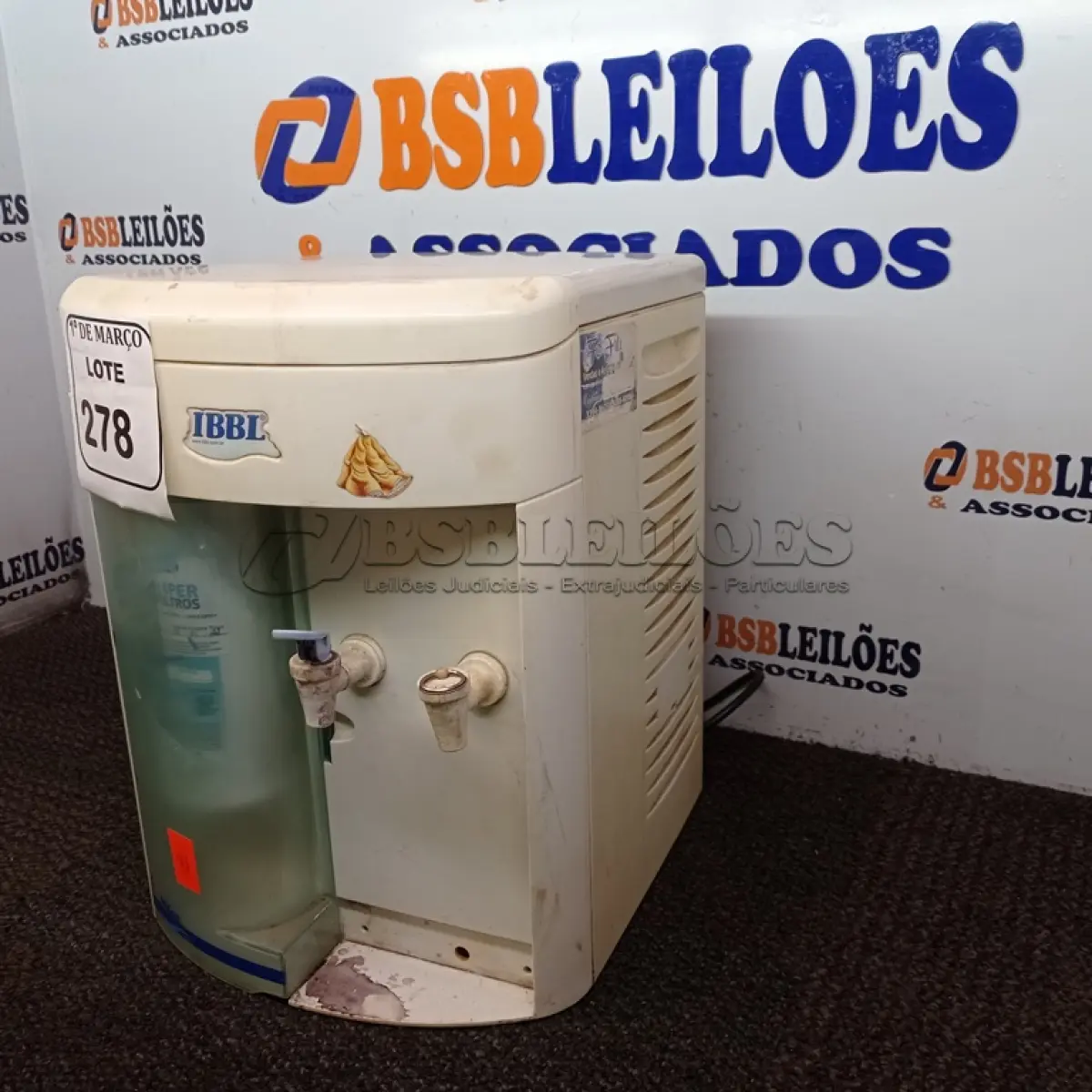 LOTE 278 - 01 BEBEDOURO DE BANCADA IBBL. (NO ESTADO) ATENÇÃO! FAZER A VISITAÇÃO ANTES DE ARREMATAR, NÃO SABEMOS SE FUNCIONA. LEILÃO NÃO TEM GARANTIA E NEM DEVOLUÇÃO, SUJEITO A POSSÍVEIS AVARIAS VISÍVEIS/OCULTAS E/OU AUSÊNCIA DE COMPONENTES.