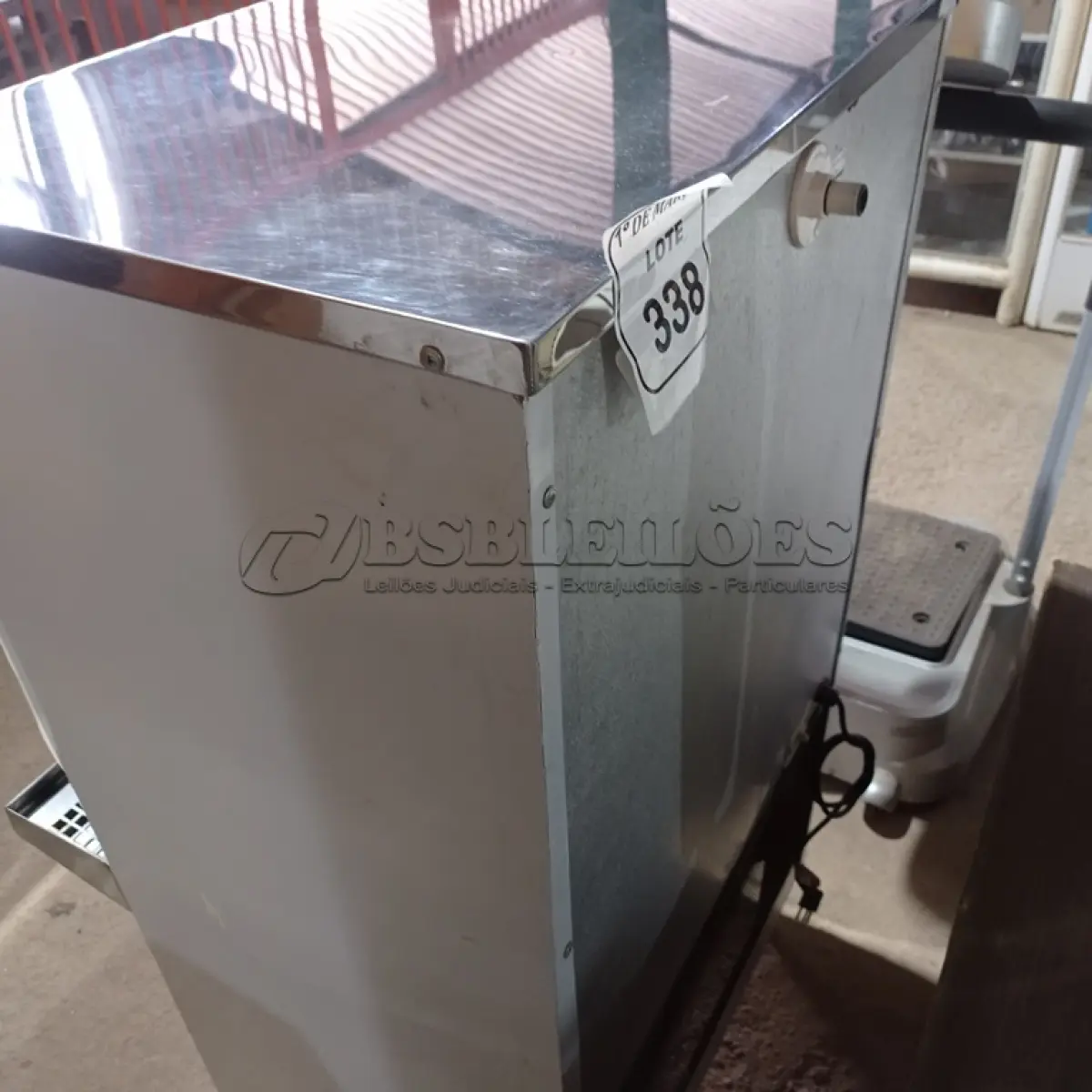 LOTE 338 - 01 BEBEDOURO INDUSTRIAL (NO ESTADO) ATENÇÃO! FAZER A VISITAÇÃO ANTES DE ARREMATAR, NÃO SABEMOS SE FUNCIONA. LEILÃO NÃO TEM GARANTIA E NEM DEVOLUÇÃO, SUJEITO A POSSÍVEIS AVARIAS VISÍVEIS/OCULTAS E/OU AUSÊNCIA DE COMPONENTES.