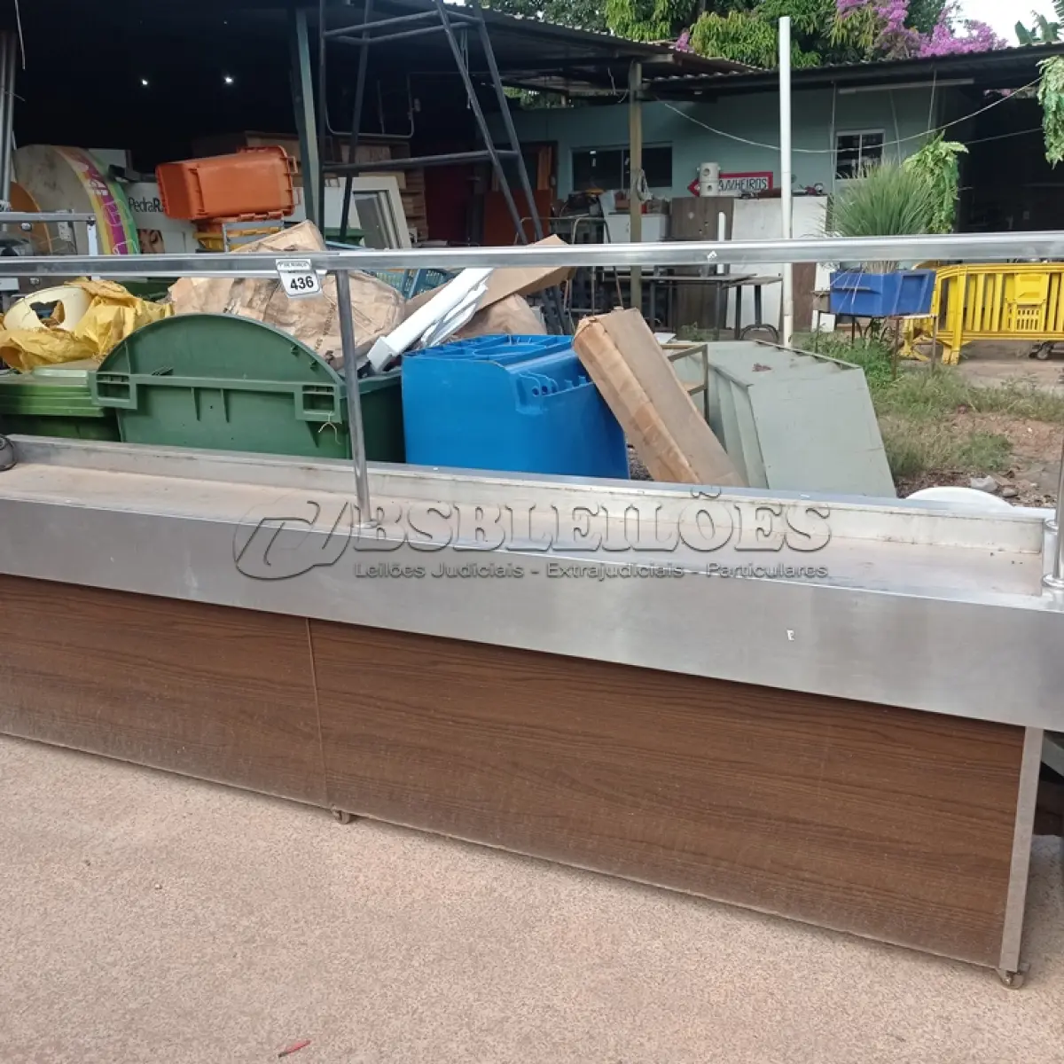 LOTE 436 - 01 BALCÃO PISTA FRIA. (NO ESTADO) ATENÇÃO! FAZER A VISITAÇÃO ANTES DE ARREMATAR, NÃO SABEMOS SE FUNCIONA. LEILÃO NÃO TEM GARANTIA E NEM DEVOLUÇÃO, SUJEITO A POSSÍVEIS AVARIAS VISÍVEIS/OCULTAS E/OU AUSÊNCIA DE COMPONENTES.