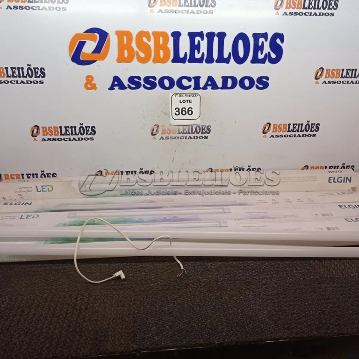 LOTE 366 - 05 LUMINÁRIAS DE LED ELGIN. (NOVO) (NO ESTADO) ATENÇÃO! FAZER A VISITAÇÃO ANTES DE ARREMATAR, NÃO SABEMOS SE FUNCIONA. LEILÃO NÃO TEM GARANTIA E NEM DEVOLUÇÃO, SUJEITO A POSSÍVEIS AVARIAS VISÍVEIS/OCULTAS E/OU AUSÊNCIA DE COMPONENTES.