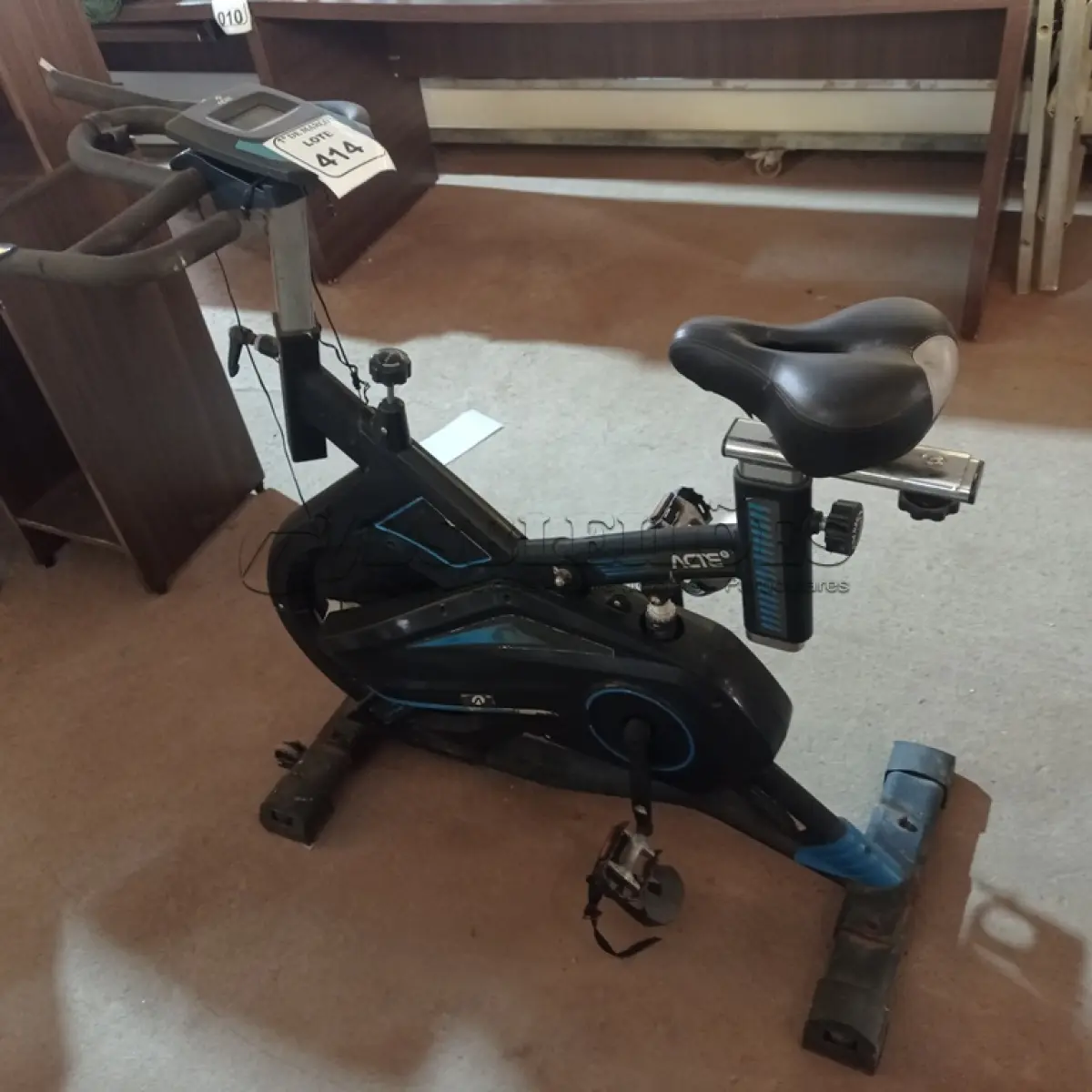 LOTE 414 - 01 BICICLETA ERGOMÉTRICA ACTE (NO ESTADO) ATENÇÃO! FAZER A VISITAÇÃO ANTES DE ARREMATAR, NÃO SABEMOS SE FUNCIONA. LEILÃO NÃO TEM GARANTIA E NEM DEVOLUÇÃO, SUJEITO A POSSÍVEIS AVARIAS VISÍVEIS/OCULTAS E/OU AUSÊNCIA DE COMPONENTES.
