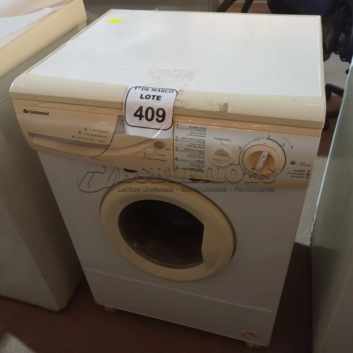 LOTE 409 - 01 MÁQUINA DE LAVAR ROUPAS BRASTEMP. (NO ESTADO) ATENÇÃO! FAZER A VISITAÇÃO ANTES DE ARREMATAR, NÃO SABEMOS SE FUNCIONA. LEILÃO NÃO TEM GARANTIA E NEM DEVOLUÇÃO, SUJEITO A POSSÍVEIS AVARIAS VISÍVEIS/OCULTAS E/OU AUSÊNCIA DE COMPONENTES.