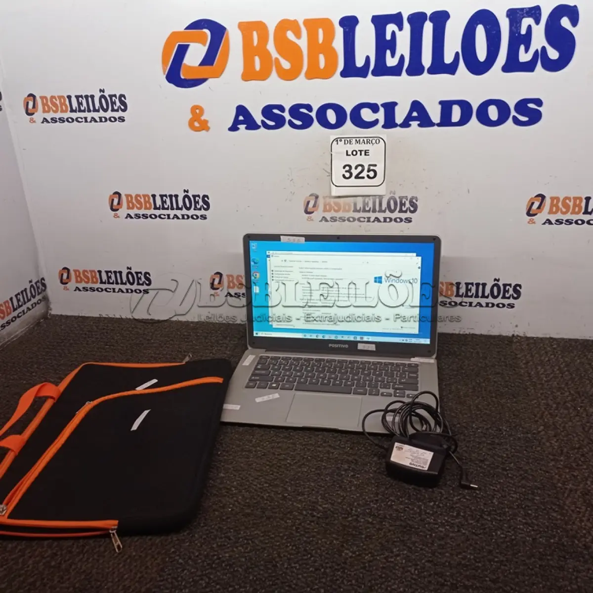LOTE 325 - 01 NOTEBOOK POSITIVO COM FONTE. (NO ESTADO) ATENÇÃO! FAZER A VISITAÇÃO ANTES DE ARREMATAR, NÃO SABEMOS SE FUNCIONA. LEILÃO NÃO TEM GARANTIA E NEM DEVOLUÇÃO, SUJEITO A POSSÍVEIS AVARIAS VISÍVEIS/OCULTAS E/OU AUSÊNCIA DE COMPONENTES.