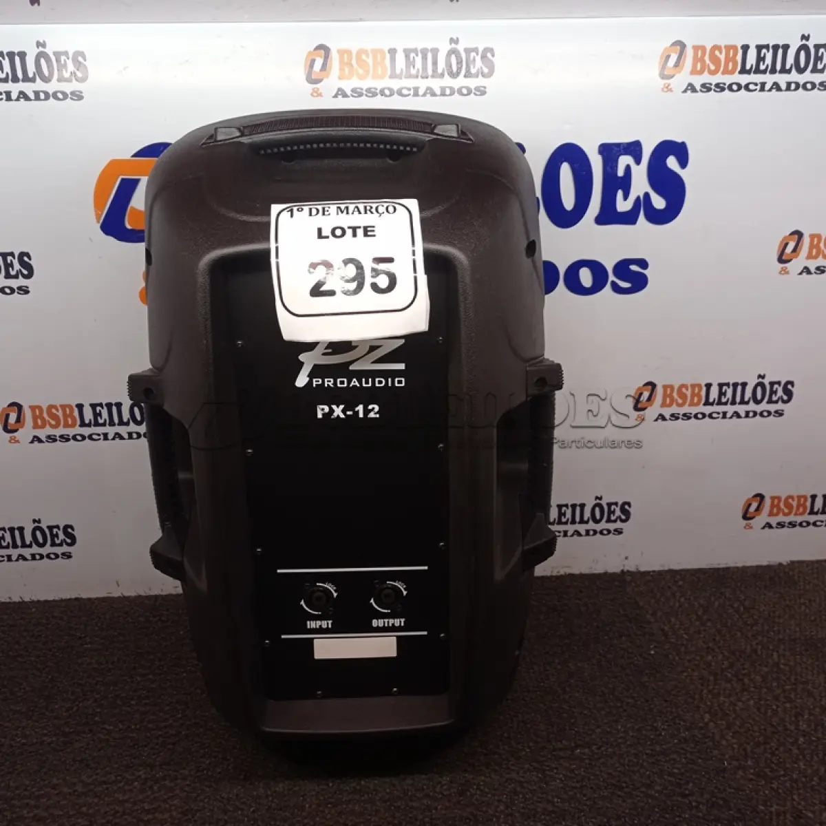 LOTE 295 - 01 CAIXA DE SOM PASSIVA MARCA PZ ÁUDIO 150W/300W (NOVO). (NO ESTADO) ATENÇÃO! FAZER A VISITAÇÃO ANTES DE ARREMATAR, NÃO SABEMOS SE FUNCIONA. LEILÃO NÃO TEM GARANTIA E NEM DEVOLUÇÃO, SUJEITO A POSSÍVEIS AVARIAS VISÍVEIS/OCULTAS E/OU AUSÊNCIA DE COMPONENTES.