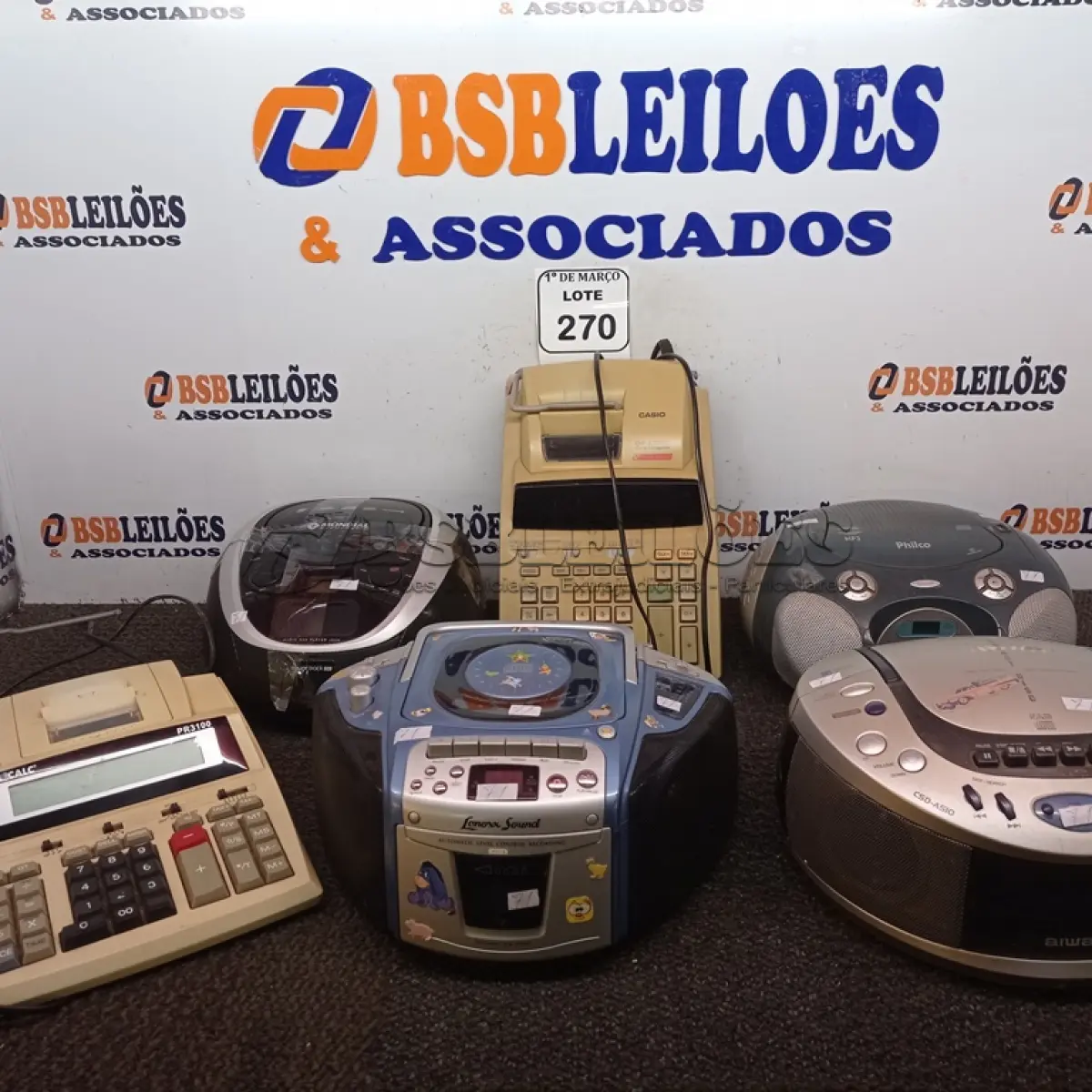 LOTE 270 - 04 RÁDIOS PLAYER E 2 CALCULADORAS MODELOS DIVERSOS. (NO ESTADO) ATENÇÃO! FAZER A VISITAÇÃO ANTES DE ARREMATAR, NÃO SABEMOS SE FUNCIONA. LEILÃO NÃO TEM GARANTIA E NEM DEVOLUÇÃO, SUJEITO A POSSÍVEIS AVARIAS VISÍVEIS/OCULTAS E/OU AUSÊNCIA DE COMPONENTES.