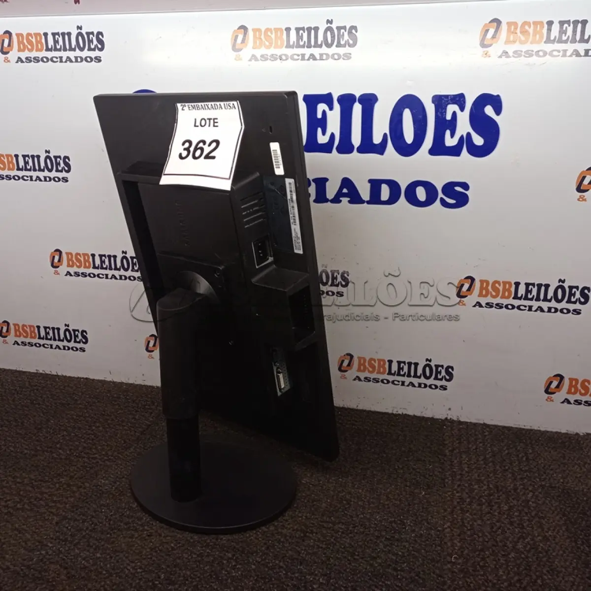 LOTE 362 - 01 MONITOR SAMSUNG. (NO ESTADO EM QUE SE ENCONTRA. SUJEITO A AVARIAS OCULTAS/VISÍVEIS.)
