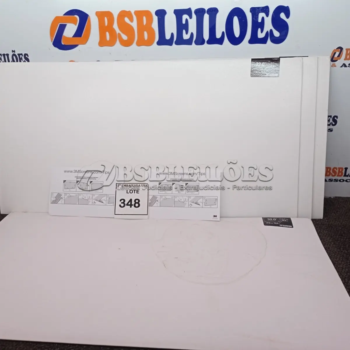 LOTE 348 - 01 CAIXA COM PROTETOR DE TELA GRANDE. (BOX WITH LARGE SCREEN PROTECTOR). (NO ESTADO EM QUE SE ENCONTRA. SUJEITO A AVARIAS OCULTAS/VISÍVEIS.)