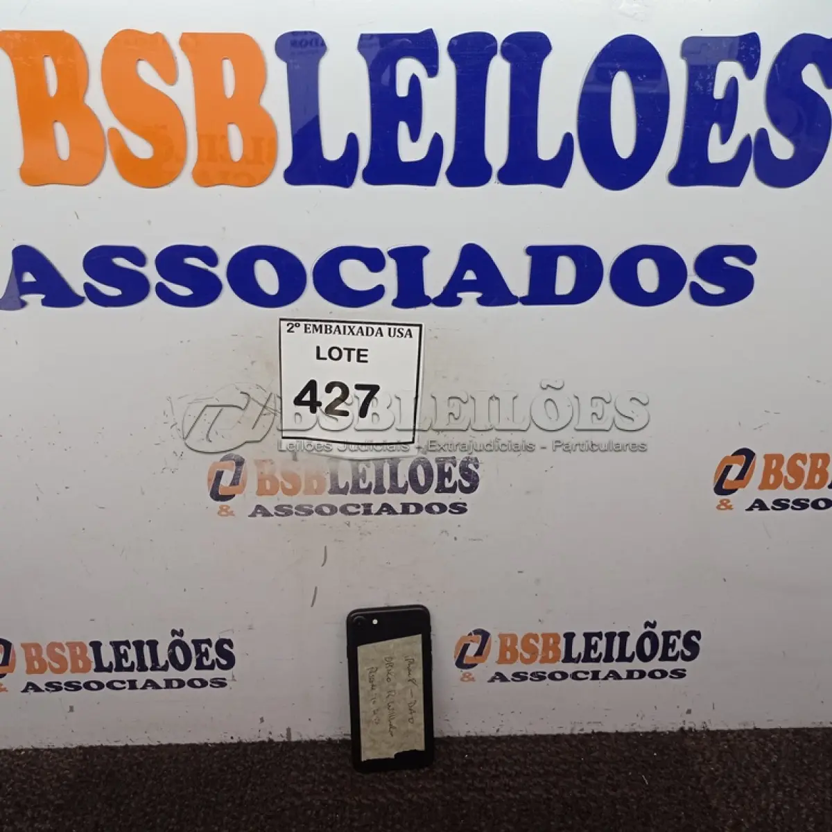 LOTE 427 - 01 IPHONE 8. (NO ESTADO EM QUE SE ENCONTRA. SUJEITO A AVARIAS OCULTAS/VISÍVEIS.)