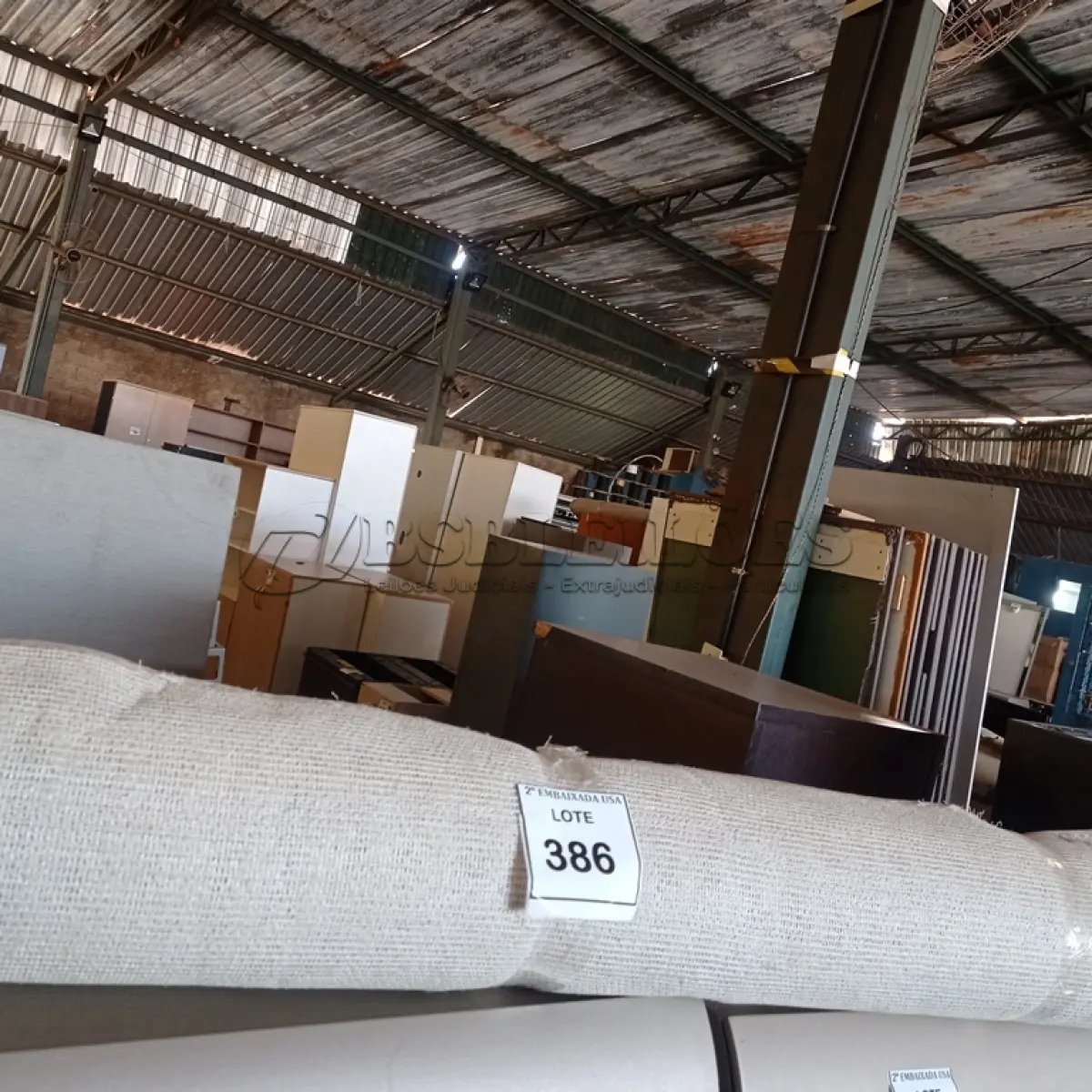 LOTE 386 - 01 RUG (TAPETE). (NO ESTADO EM QUE SE ENCONTRA. SUJEITO A AVARIAS OCULTAS/VISÍVEIS.) AU2282S