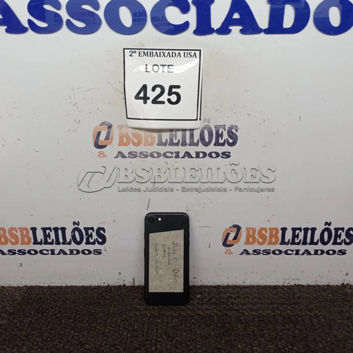 LOTE 425 - 01 IPHONE 8. (NO ESTADO EM QUE SE ENCONTRA. SUJEITO A AVARIAS OCULTAS/VISÍVEIS.)
