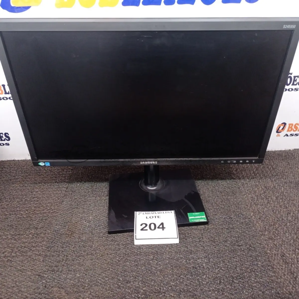 LOTE 204 - 01 MONITOR SAMSUNG. (NO ESTADO EM QUE SE ENCONTRA. SUJEITO A AVARIAS OCULTAS/VISÍVEIS.) BF8654V