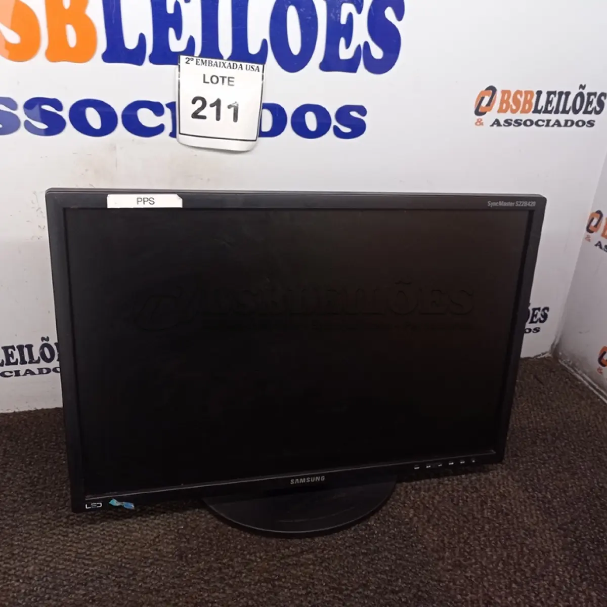 LOTE 211