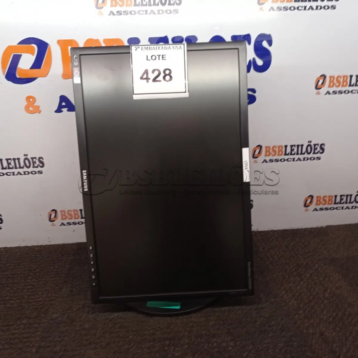 LOTE 428 - 01 MONITOR SAMSUNG 073126. (NO ESTADO EM QUE SE ENCONTRA. SUJEITO A AVARIAS OCULTAS/VISÍVEIS.)