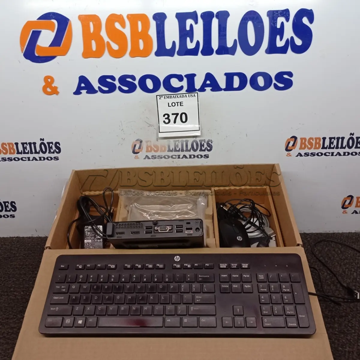 LOTE 370 - 01 CPU HP, MOUSE, TECLADO E CARREGADOR. (NO ESTADO EM QUE SE ENCONTRA. SUJEITO A AVARIAS OCULTAS/VISÍVEIS.) BD0083S