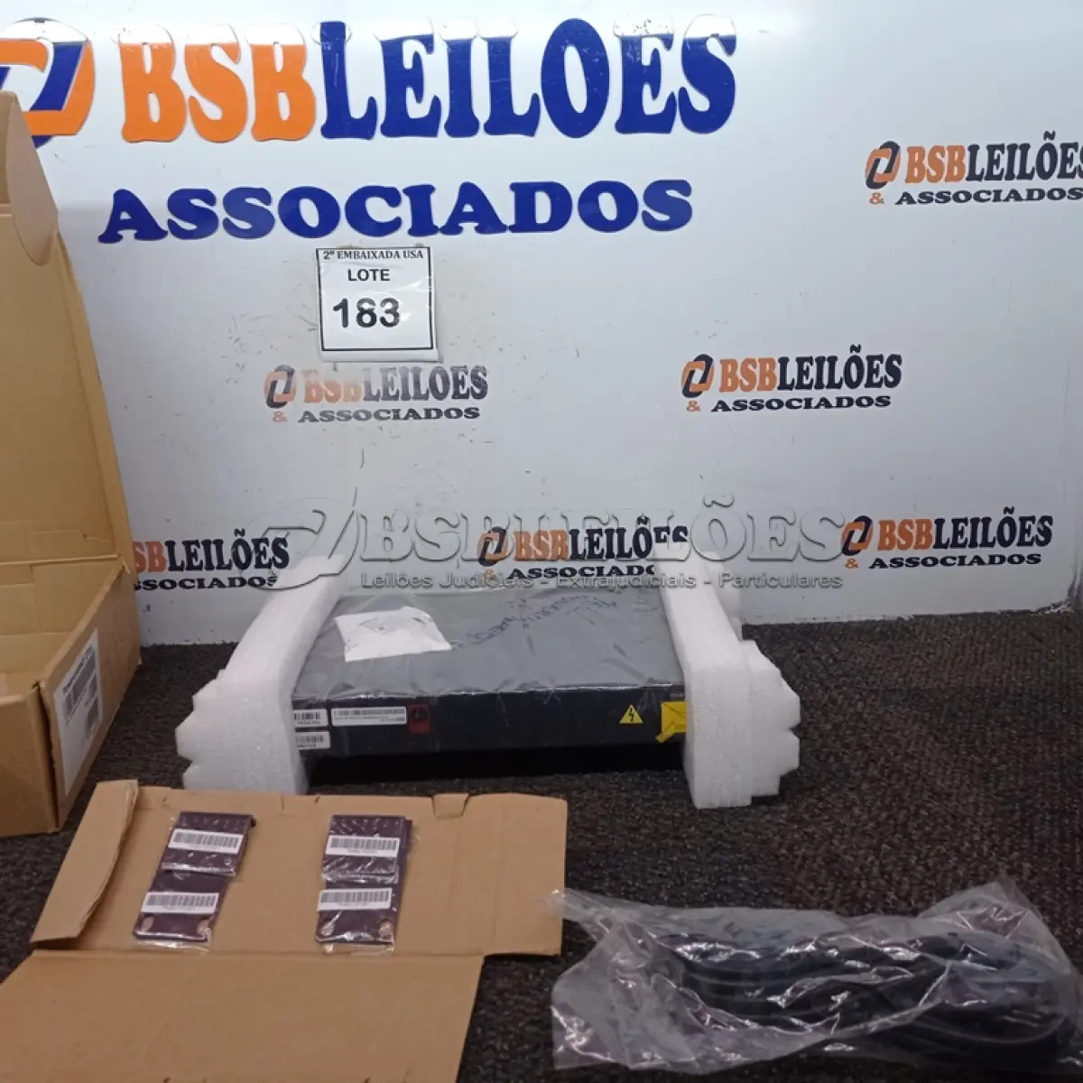 LOTE 183 - 01 SVTAG SWITCH DELL. (NO ESTADO EM QUE SE ENCONTRA. SUJEITO A AVARIAS OCULTAS/VISÍVEIS.)