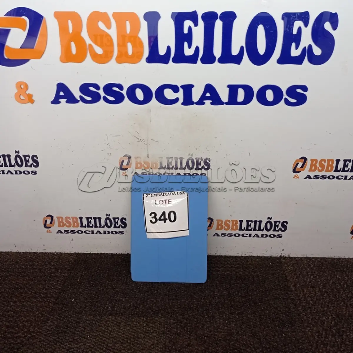LOTE 340 - 01 IPAD CD0004044884. (NO ESTADO EM QUE SE ENCONTRA. SUJEITO A AVARIAS OCULTAS/VISÍVEIS.)
