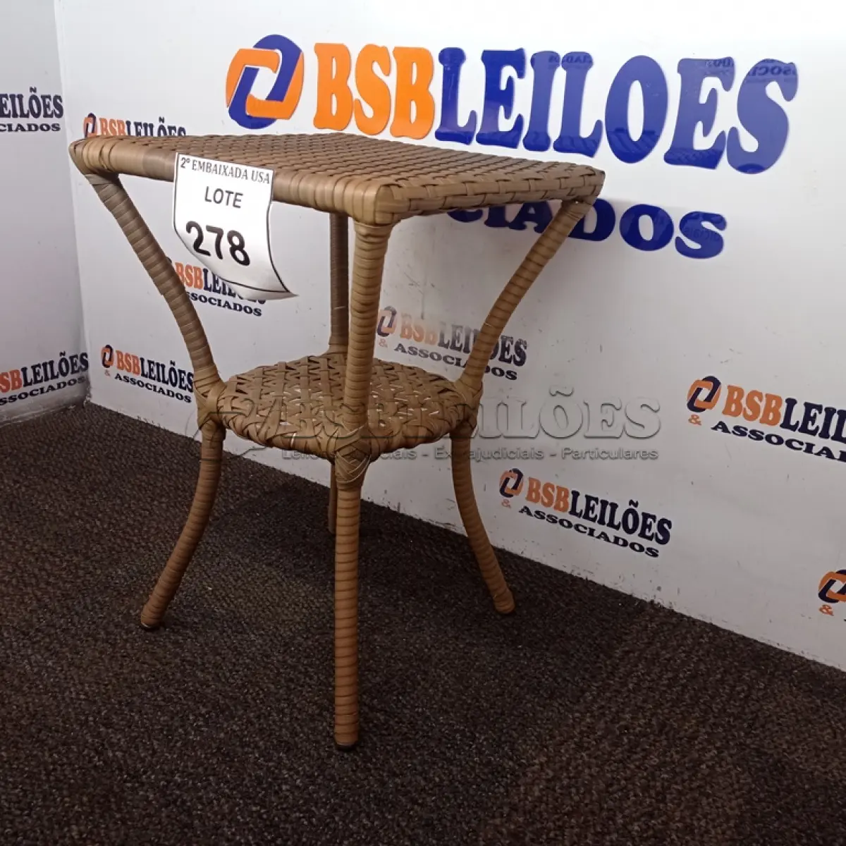 LOTE 278 - 01 GARDEN END TABLE. (MESA DE CANTO DE JARDIM) (NO ESTADO EM QUE SE ENCONTRA. SUJEITO A AVARIAS OCULTAS/VISÍVEIS.) BH1542J