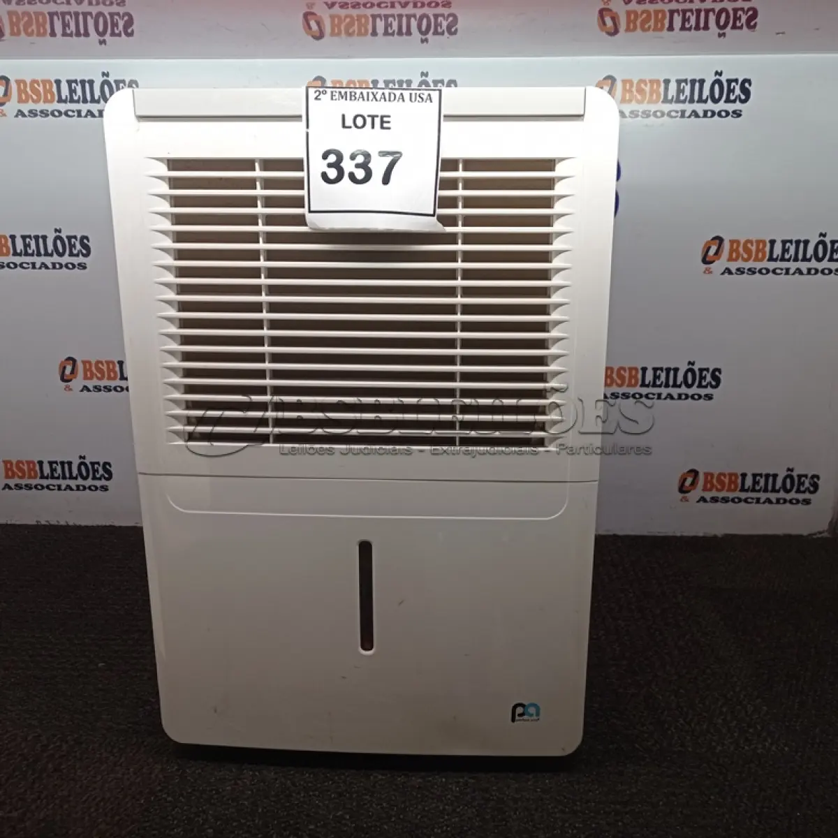 LOTE 337 - 01 DEHUMIDIFIER 110V. (NO ESTADO EM QUE SE ENCONTRA. SUJEITO A AVARIAS OCULTAS/VISÍVEIS.) AV9694M