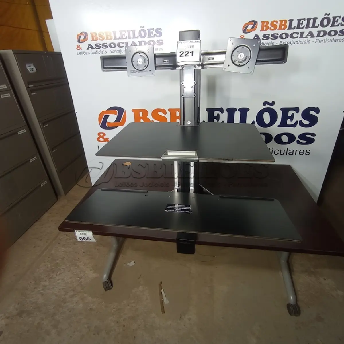 LOTE 221