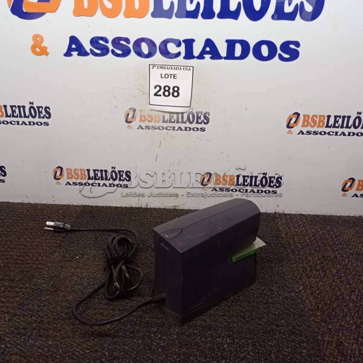 LOTE 288 - 01 GRAMPEADOR ELÉTRICO 110V. (NO ESTADO EM QUE SE ENCONTRA. SUJEITO A AVARIAS OCULTAS/VISÍVEIS.)