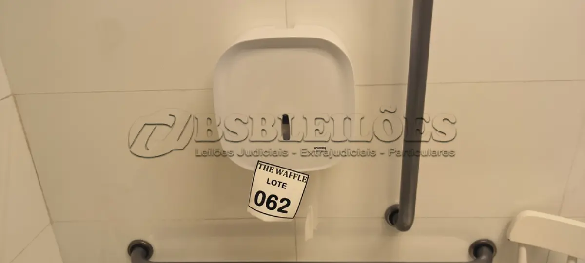 LOTE 062 - 01 LOTE COM DISPENSES DE PAPEL E SABÃO. (NO ESTADO) ATENÇÃO! FAZER A VISITAÇÃO ANTES DE ARREMATAR, NÃO SABEMOS SE FUNCIONA. LEILÃO NÃO TEM GARANTIA E NEM DEVOLUÇÃO, SUJEITO A POSSÍVEIS AVARIAS VISÍVEIS/OCULTAS E/OU AUSÊNCIA DE COMPONENTES.