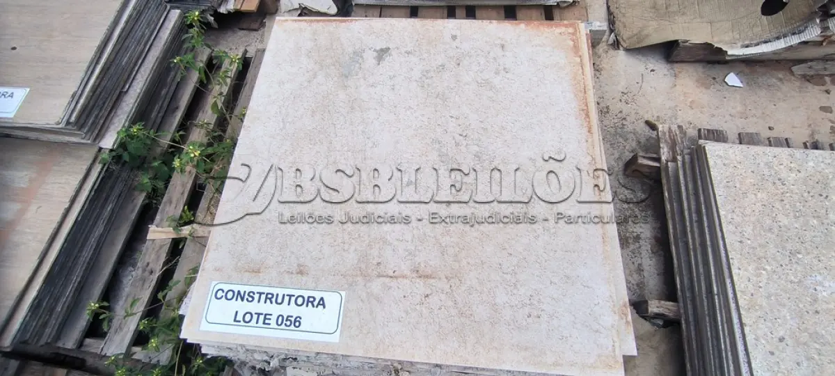 LOTE 056 - APROXIMADAMENTE 24,30 M² DE PORCELANATO 90X90CM EXT – PORTOBELLO. (NO ESTADO EM QUE SE ENCONTRA. SUJEITO A AVARIAS OCULTAS/VISÍVEIS.)