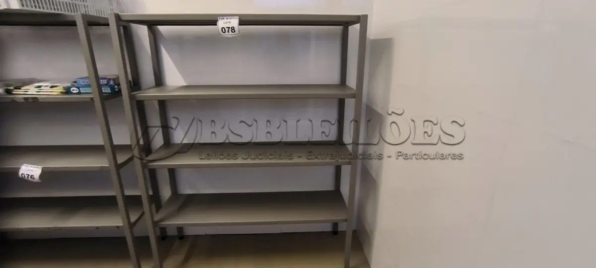 LOTE 078 - 01 ESTANTE DE FERRO COM 04 PRATELEIRAS. (NO ESTADO) ATENÇÃO! FAZER A VISITAÇÃO ANTES DE ARREMATAR, NÃO SABEMOS SE FUNCIONA. LEILÃO NÃO TEM GARANTIA E NEM DEVOLUÇÃO, SUJEITO A POSSÍVEIS AVARIAS VISÍVEIS/OCULTAS E/OU AUSÊNCIA DE COMPONENTES.