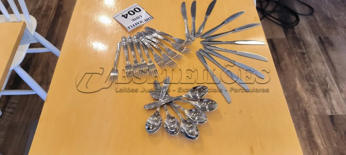 LOTE 004 - 6 COLHERES, 10 FACAS E 10 GARFOS EM INOX. (NO ESTADO) ATENÇÃO! FAZER A VISITAÇÃO ANTES DE ARREMATAR, NÃO SABEMOS SE FUNCIONA. LEILÃO NÃO TEM GARANTIA E NEM DEVOLUÇÃO, SUJEITO A POSSÍVEIS AVARIAS VISÍVEIS/OCULTAS E/OU AUSÊNCIA DE COMPONENTES.