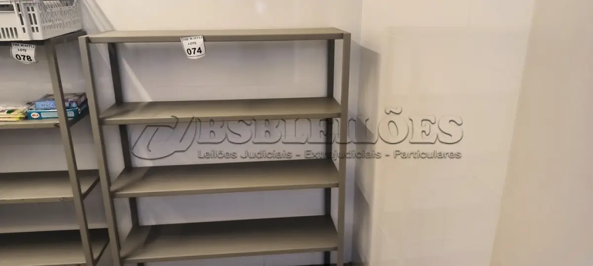 LOTE 074 - 01 ESTANTE DE FERRO COM 04 PRATELEIRAS. (NO ESTADO) ATENÇÃO! FAZER A VISITAÇÃO ANTES DE ARREMATAR, NÃO SABEMOS SE FUNCIONA. LEILÃO NÃO TEM GARANTIA E NEM DEVOLUÇÃO, SUJEITO A POSSÍVEIS AVARIAS VISÍVEIS/OCULTAS E/OU AUSÊNCIA DE COMPONENTES.
