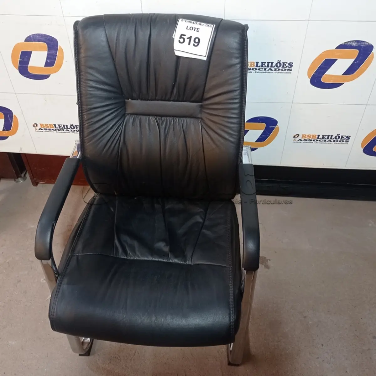 LOTE 519 - 01 CADEIRA DE ESCRITÓRIO. (NO ESTADO EM QUE SE ENCONTRA. SUJEITO A AVARIAS OCULTAS/VISÍVEIS.)