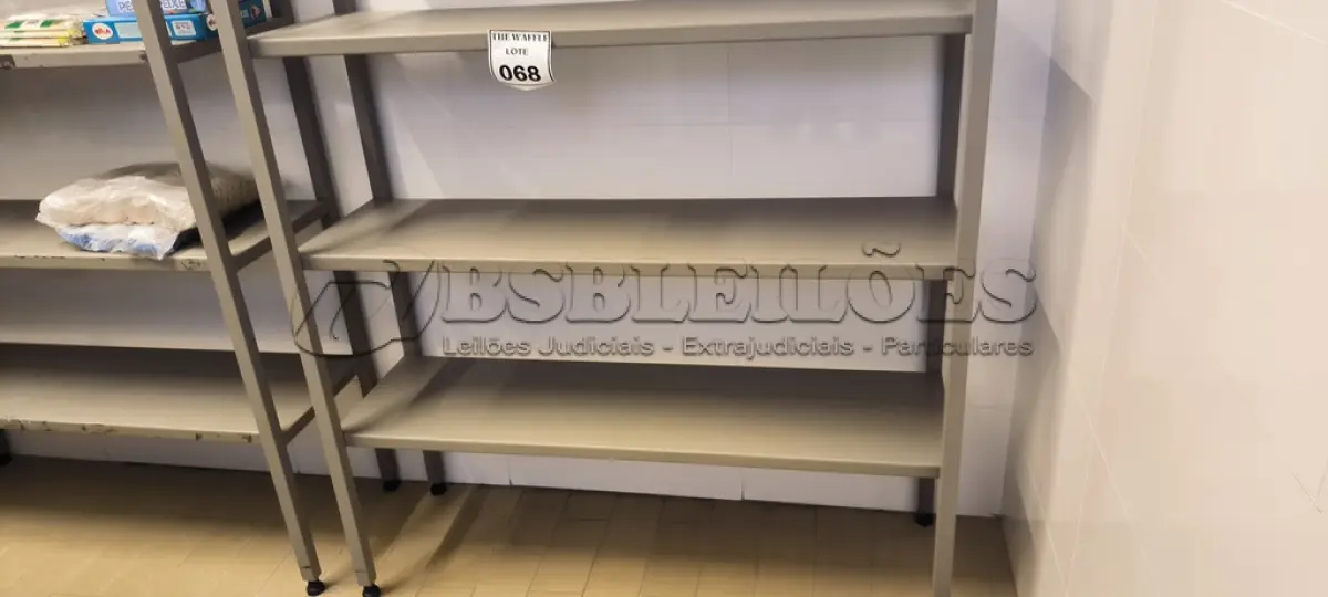 LOTE 068 - 01 ESTANTE DE FERRO COM 04 PRATELEIRAS. (NO ESTADO) ATENÇÃO! FAZER A VISITAÇÃO ANTES DE ARREMATAR, NÃO SABEMOS SE FUNCIONA. LEILÃO NÃO TEM GARANTIA E NEM DEVOLUÇÃO, SUJEITO A POSSÍVEIS AVARIAS VISÍVEIS/OCULTAS E/OU AUSÊNCIA DE COMPONENTES.