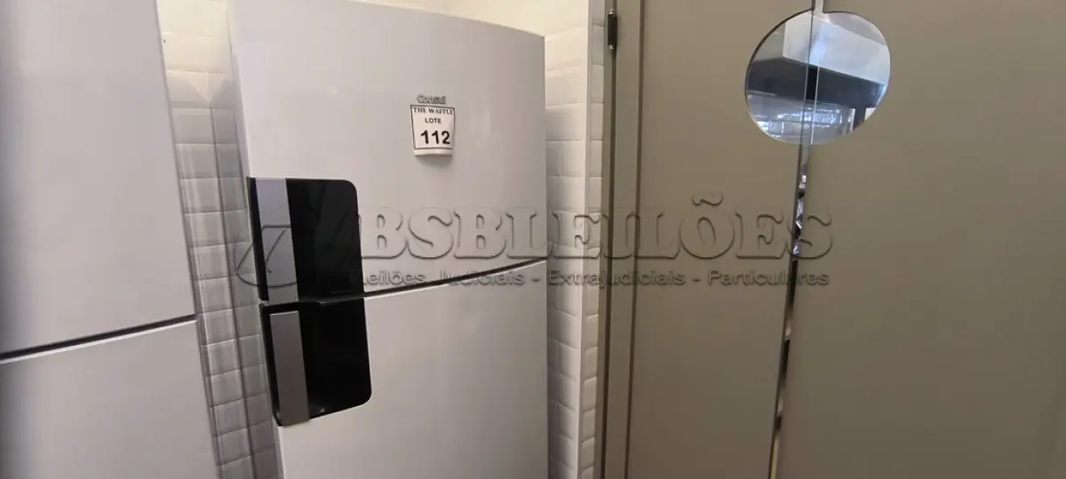 LOTE 112 - 01 GELADEIRA CÔNSUL 220V. (NO ESTADO) ATENÇÃO! FAZER A VISITAÇÃO ANTES DE ARREMATAR, NÃO SABEMOS SE FUNCIONA. LEILÃO NÃO TEM GARANTIA E NEM DEVOLUÇÃO, SUJEITO A POSSÍVEIS AVARIAS VISÍVEIS/OCULTAS E/OU AUSÊNCIA DE COMPONENTES.