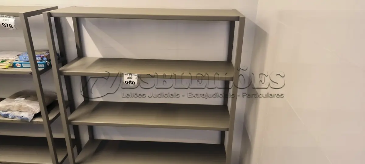 LOTE 068 - 01 ESTANTE DE FERRO COM 04 PRATELEIRAS. (NO ESTADO) ATENÇÃO! FAZER A VISITAÇÃO ANTES DE ARREMATAR, NÃO SABEMOS SE FUNCIONA. LEILÃO NÃO TEM GARANTIA E NEM DEVOLUÇÃO, SUJEITO A POSSÍVEIS AVARIAS VISÍVEIS/OCULTAS E/OU AUSÊNCIA DE COMPONENTES.
