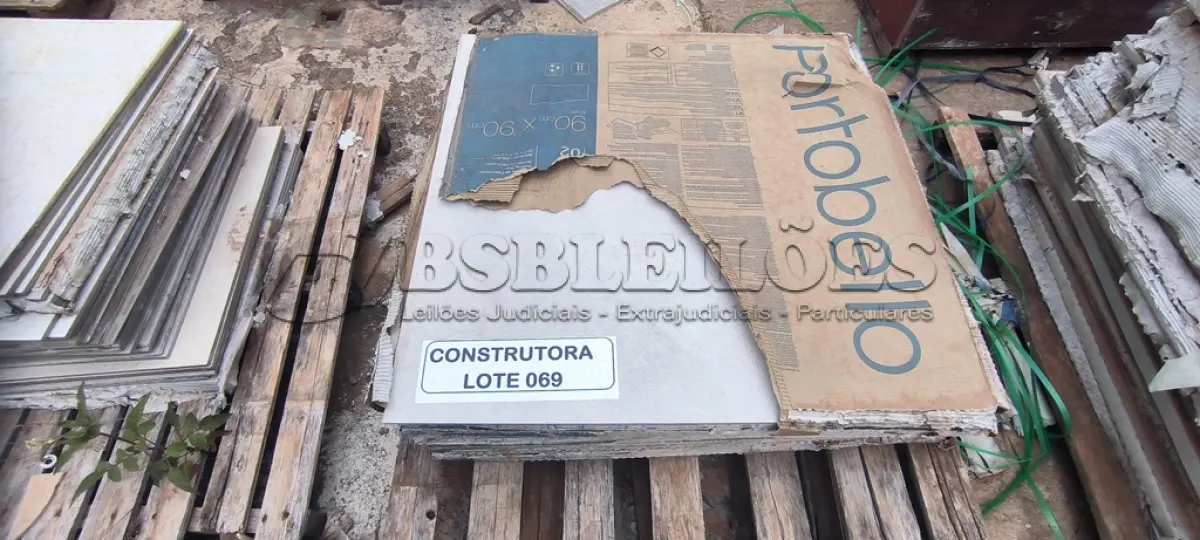 LOTE 069 - APROXIMADAMENTE 12,96 M² POSTO 10 90X90CM EXT RET – PORTOBELLO. (NO ESTADO EM QUE SE ENCONTRA. SUJEITO A AVARIAS OCULTAS/VISÍVEIS.)