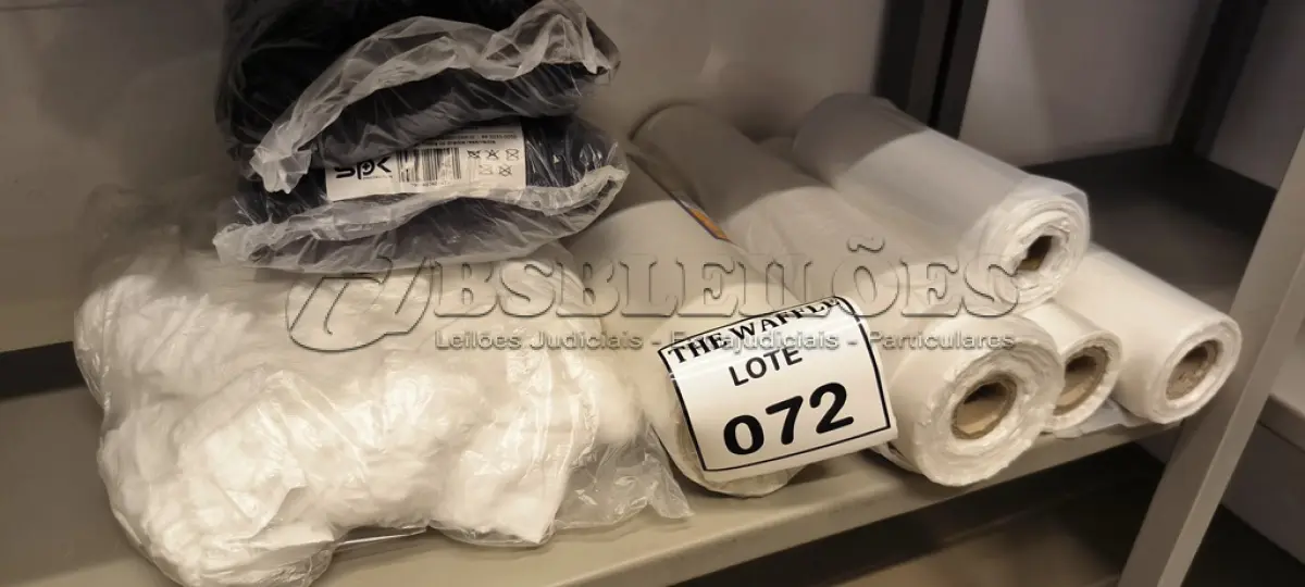 LOTE 072 - 01 LOTE COM BOBINAS PLÁSTICAS PICOTADA E TOUCAS.  (NO ESTADO) ATENÇÃO! FAZER A VISITAÇÃO ANTES DE ARREMATAR, NÃO SABEMOS SE FUNCIONA. LEILÃO NÃO TEM GARANTIA E NEM DEVOLUÇÃO, SUJEITO A POSSÍVEIS AVARIAS VISÍVEIS/OCULTAS E/OU AUSÊNCIA DE COMPONENTES.