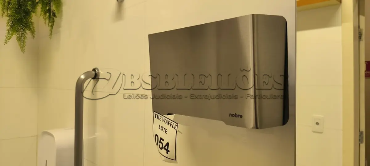 LOTE 054 - 01 LOTE COM DISPENSES DE PAPEL E SABÃO. (NO ESTADO) ATENÇÃO! FAZER A VISITAÇÃO ANTES DE ARREMATAR, NÃO SABEMOS SE FUNCIONA. LEILÃO NÃO TEM GARANTIA E NEM DEVOLUÇÃO, SUJEITO A POSSÍVEIS AVARIAS VISÍVEIS/OCULTAS E/OU AUSÊNCIA DE COMPONENTES.