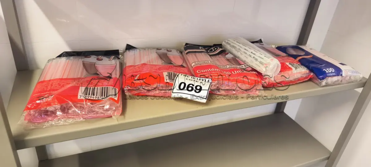 LOTE 069 - 05 PACOTES COM CANUDOS DE PLÁSTICO. (NO ESTADO) ATENÇÃO! FAZER A VISITAÇÃO ANTES DE ARREMATAR, NÃO SABEMOS SE FUNCIONA. LEILÃO NÃO TEM GARANTIA E NEM DEVOLUÇÃO, SUJEITO A POSSÍVEIS AVARIAS VISÍVEIS/OCULTAS E/OU AUSÊNCIA DE COMPONENTES.