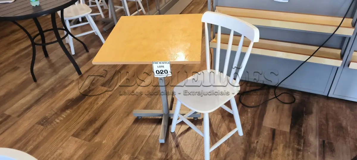 LOTE 020 - 01 MESA QUADRADA EM MADEIRA COM PÉS EM FERRO E 01 CADEIRA EM MADEIRA.   (NO ESTADO) ATENÇÃO! FAZER A VISITAÇÃO ANTES DE ARREMATAR, NÃO SABEMOS SE FUNCIONA. LEILÃO NÃO TEM GARANTIA E NEM DEVOLUÇÃO, SUJEITO A POSSÍVEIS AVARIAS VISÍVEIS/OCULTAS E/OU AUSÊNCIA DE COMPONENTES.
