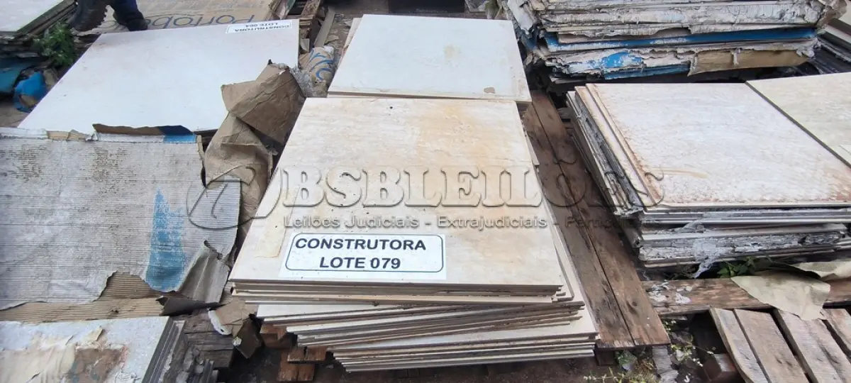 LOTE 079 - APROXIMADAMENTE 25,20 M² TRAVERTINO NOVANA BIANCO 60X60CM NAT RET – PORTOBELLO. (NO ESTADO EM QUE SE ENCONTRA. SUJEITO A AVARIAS OCULTAS/VISÍVEIS.)