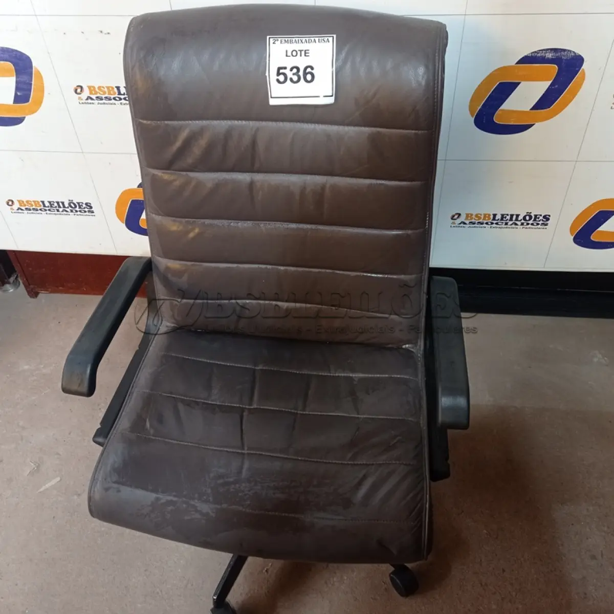 LOTE 536 - 01 CADEIRA DE ESCRITÓRIO. (NO ESTADO EM QUE SE ENCONTRA. SUJEITO A AVARIAS OCULTAS/VISÍVEIS.)