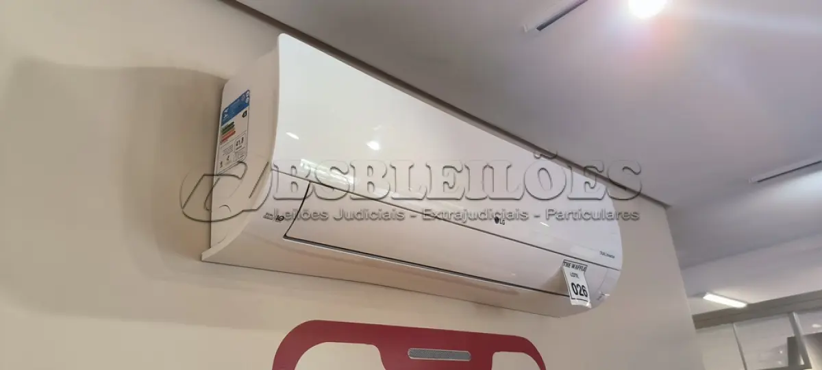 LOTE 026 - 01 AR CONDICIONADO DUAL INVERTE MARCA LG 22.000BTUS. (RETIRADA POR CONTA DO ARREMATANTE) (NO ESTADO) ATENÇÃO! FAZER A VISITAÇÃO ANTES DE ARREMATAR, NÃO SABEMOS SE FUNCIONA. LEILÃO NÃO TEM GARANTIA E NEM DEVOLUÇÃO, SUJEITO A POSSÍVEIS AVARIAS VISÍVEIS/OCULTAS E/OU AUSÊNCIA DE COMPONENTES.