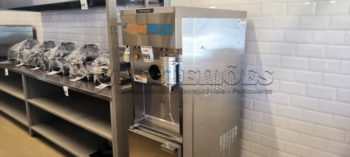 LOTE 095 - 01 MÁQUINA DE SORVETE CASQUINHA COM ESTABILIZADOR TECNO FREEZER. (NO ESTADO) ATENÇÃO! FAZER A VISITAÇÃO ANTES DE ARREMATAR, NÃO SABEMOS SE FUNCIONA. LEILÃO NÃO TEM GARANTIA E NEM DEVOLUÇÃO, SUJEITO A POSSÍVEIS AVARIAS VISÍVEIS/OCULTAS E/OU AUSÊNCIA DE COMPONENTES.