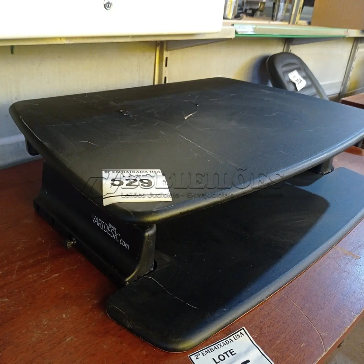 LOTE 529 - 01 STAND UP DESK. (NO ESTADO EM QUE SE ENCONTRA. SUJEITO A AVARIAS OCULTAS/VISÍVEIS.) 