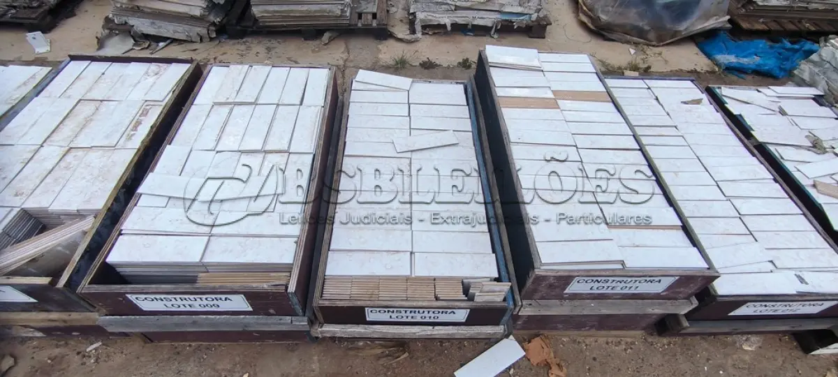 LOTE 011 - APROXIMADAMENTE 26,04 M² DE REVESTIMENTO PAREDE LIVERPOOL WHITE 7X24CM - PORTOBELLO
