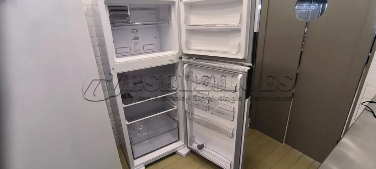 LOTE 114 - 01 GELADEIRA CÔNSUL 220V. (NO ESTADO) ATENÇÃO! FAZER A VISITAÇÃO ANTES DE ARREMATAR, NÃO SABEMOS SE FUNCIONA. LEILÃO NÃO TEM GARANTIA E NEM DEVOLUÇÃO, SUJEITO A POSSÍVEIS AVARIAS VISÍVEIS/OCULTAS E/OU AUSÊNCIA DE COMPONENTES.
