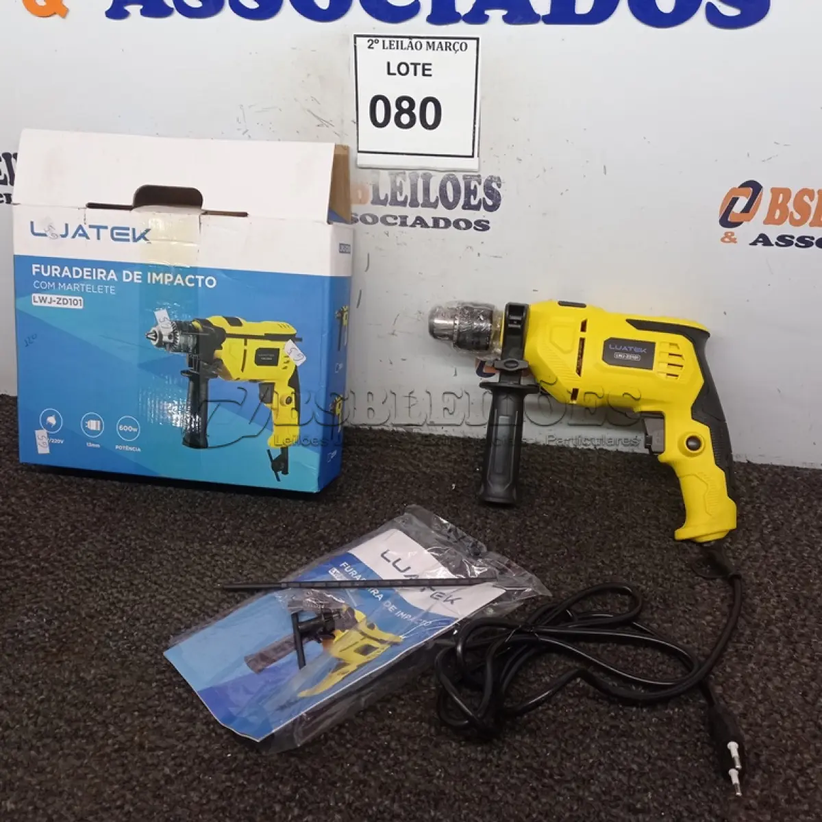 LOTE 080 - 01 FURADEIRA DE IMPACTO COM MARTELETE. (NO ESTADO) ATENÇÃO! FAZER A VISITAÇÃO ANTES DE ARREMATAR, NÃO SABEMOS SE FUNCIONA. LEILÃO NÃO TEM GARANTIA E NEM DEVOLUÇÃO, SUJEITO A POSSÍVEIS AVARIAS VISÍVEIS/OCULTAS E/OU AUSÊNCIA DE COMPONENTES.