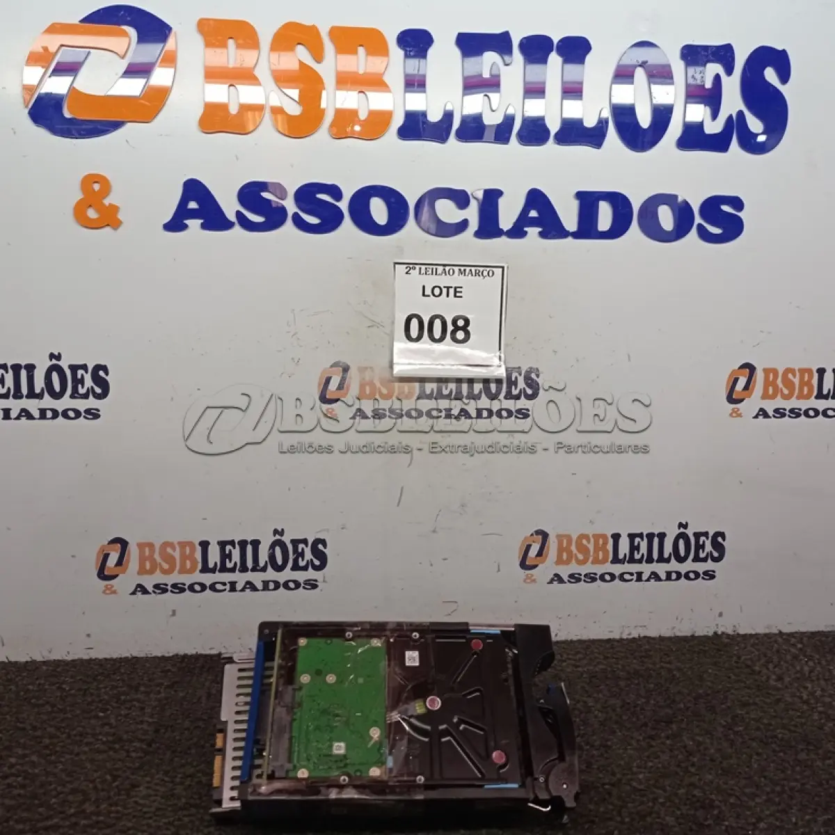 LOTE 008 - 03 HD’S PARA SERVIDOR. (NO ESTADO) ATENÇÃO! FAZER A VISITAÇÃO ANTES DE ARREMATAR, NÃO SABEMOS SE FUNCIONA. LEILÃO NÃO TEM GARANTIA E NEM DEVOLUÇÃO, SUJEITO A POSSÍVEIS AVARIAS VISÍVEIS/OCULTAS E/OU AUSÊNCIA DE COMPONENTES.