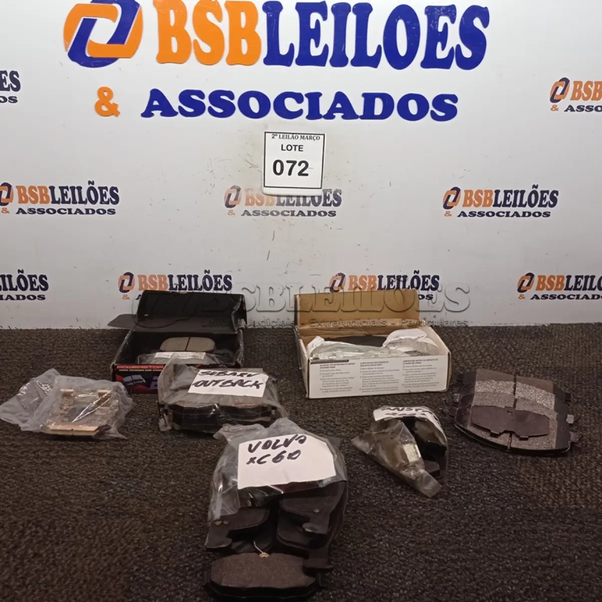 LOTE 072 - 01 LOTE COM JOGOS DE PASTILHA DE FREIO DIANTEIRO DO VOLVO XC60, SUBARU OUTBACK, MUSTANG 2011 TRASEIRA, TOYOTA CANRY, LEXU NX/RX.  (NO ESTADO) ATENÇÃO! FAZER A VISITAÇÃO ANTES DE ARREMATAR, NÃO SABEMOS SE FUNCIONA. LEILÃO NÃO TEM GARANTIA E NEM DEVOLUÇÃO, SUJEITO A POSSÍVEIS AVARIAS VISÍVEIS/OCULTAS E/OU AUSÊNCIA DE COMPONENTES.
