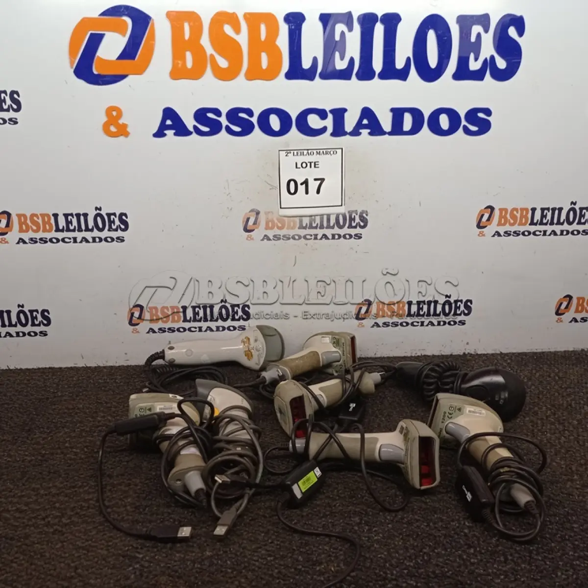 LOTE 017 - 08 LEITORES DE CÓDIGO DE BARRAS. (NO ESTADO) ATENÇÃO! FAZER A VISITAÇÃO ANTES DE ARREMATAR, NÃO SABEMOS SE FUNCIONA. LEILÃO NÃO TEM GARANTIA E NEM DEVOLUÇÃO, SUJEITO A POSSÍVEIS AVARIAS VISÍVEIS/OCULTAS E/OU AUSÊNCIA DE COMPONENTES.