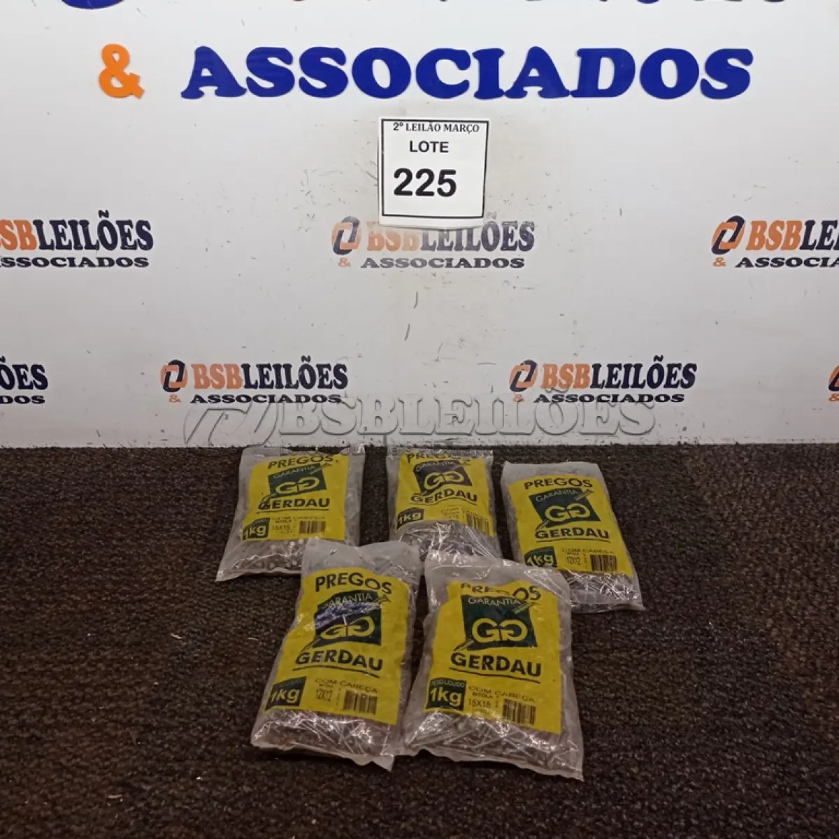 LOTE 225 - 06 KG DE PREGOS 12X12 GERDAU. (NO ESTADO) ATENÇÃO! FAZER A VISITAÇÃO ANTES DE ARREMATAR, NÃO SABEMOS SE FUNCIONA. LEILÃO NÃO TEM GARANTIA E NEM DEVOLUÇÃO, SUJEITO A POSSÍVEIS AVARIAS VISÍVEIS/OCULTAS E/OU AUSÊNCIA DE COMPONENTES.